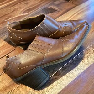 Covington Winklepicker Stacked Ankle Booties Size 7.5